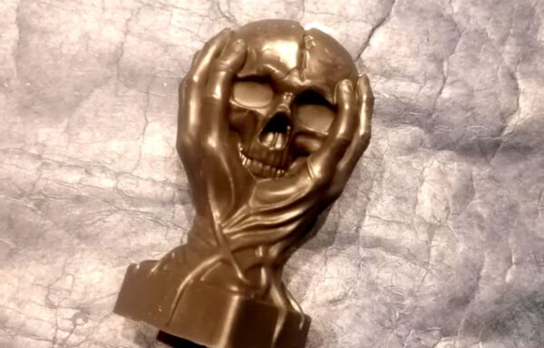 Halloween – Skull in hand